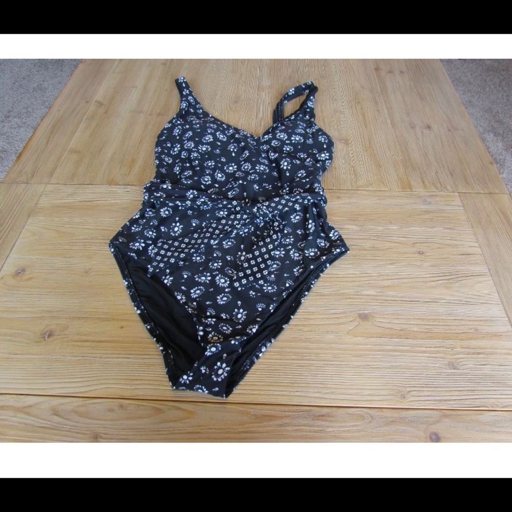 Loft Beach Petal One Piece Swimsuit Sz 6 $89.50